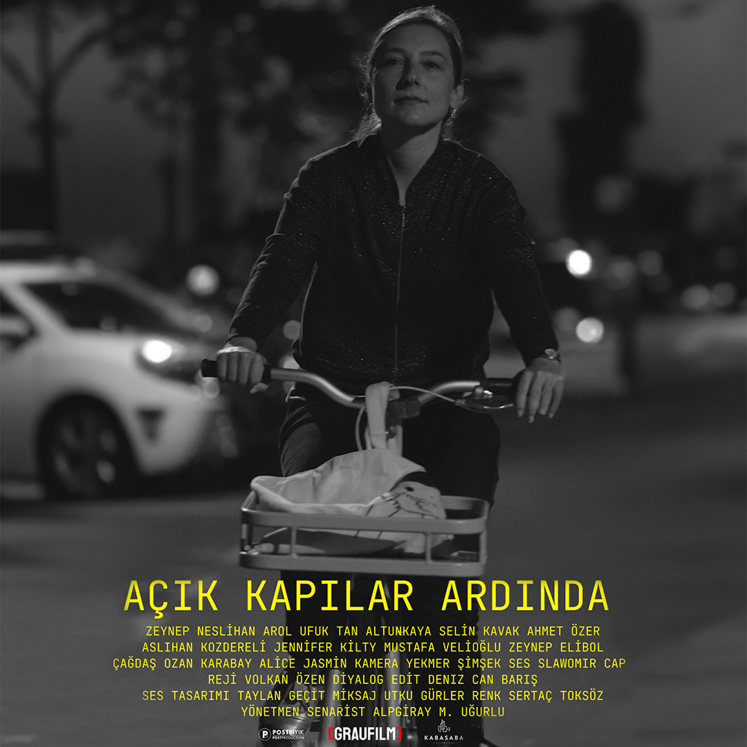 Açık Kapılar Ardında